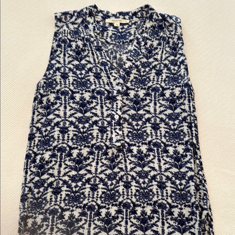 Fun 2 Fun Blue and White Graphic Sleeveless Blouse